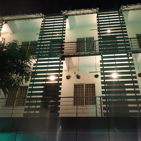 Jippus Galaxy Budget Air Port Hotel Kochi Kültér fotó